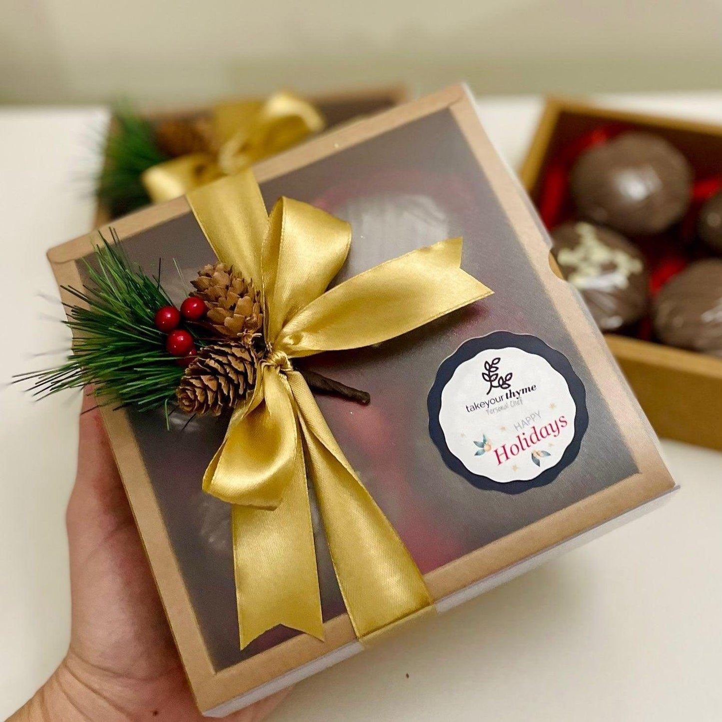 Box decorated with Honey Cake - Pudim Lovers
