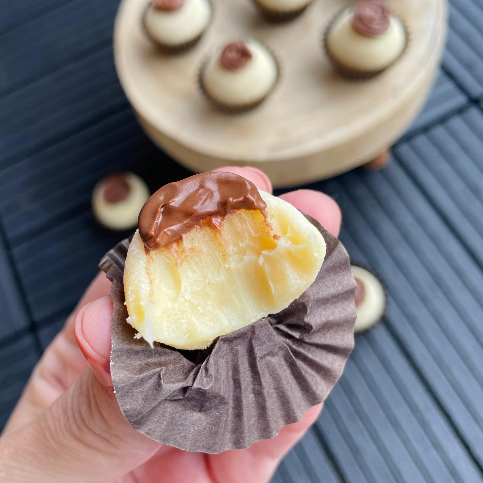 Brigadeiro Gourmet (decorated box with 8 units) - Pudim Lovers